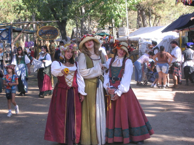 9/25/05 - Jessica, Lindsey and Jules
("Dogs" in Doublets, eh?)