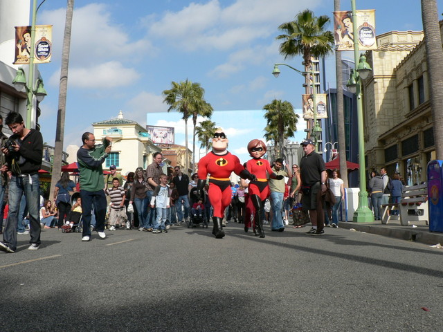 Incredibles!  Fake skyline with real skyline above.