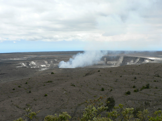 Volcanoes National Park: Halema'uma'u Crater