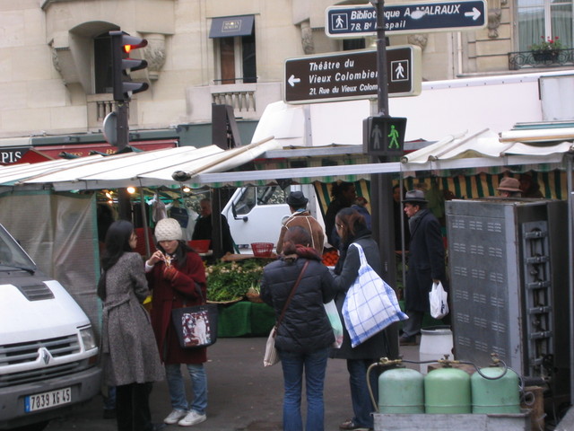 Japanese tourist girls
at the Market