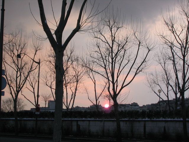Sunset as we walk to
the Tour Eiffel