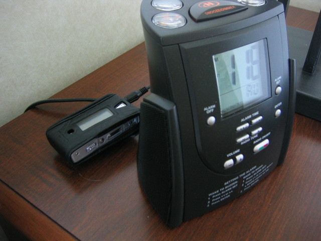 The clock radio takes mp3 input !