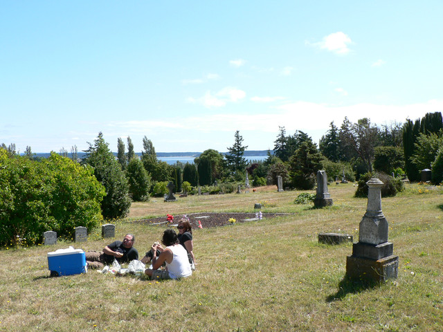 a Proper Victorian Picnic in the Port Townsend Cemetery