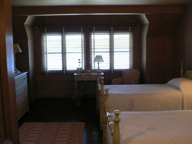 another guest bed room
